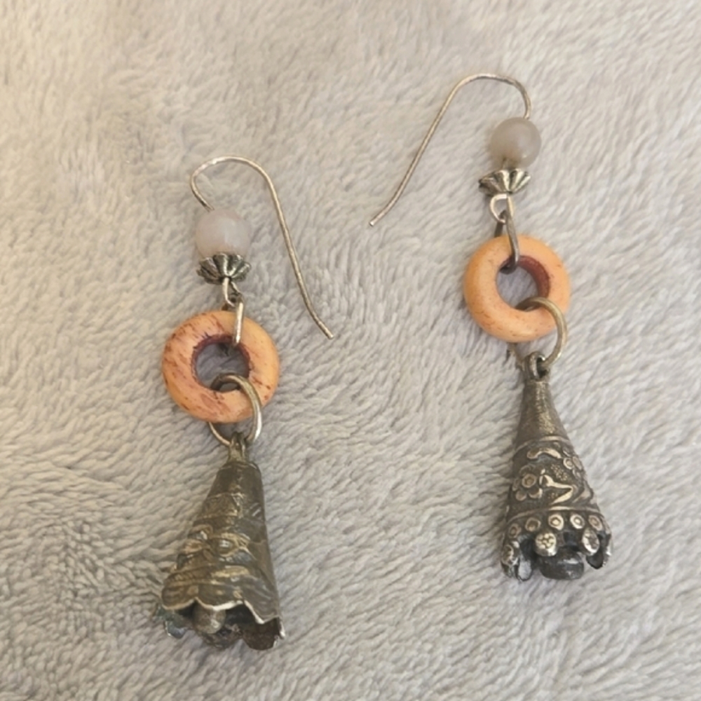 #197 Vintage Silver Tone and Cream Dangle Earrings